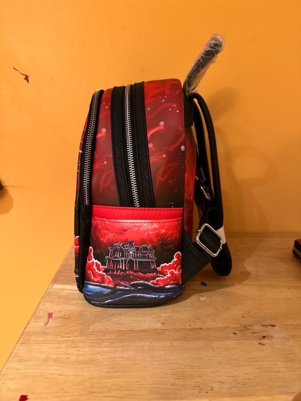 Lounge Fly Stranger Things Eddie Munson The Piggyback Mini Back Pack Exclusive - Picture 3 of 8